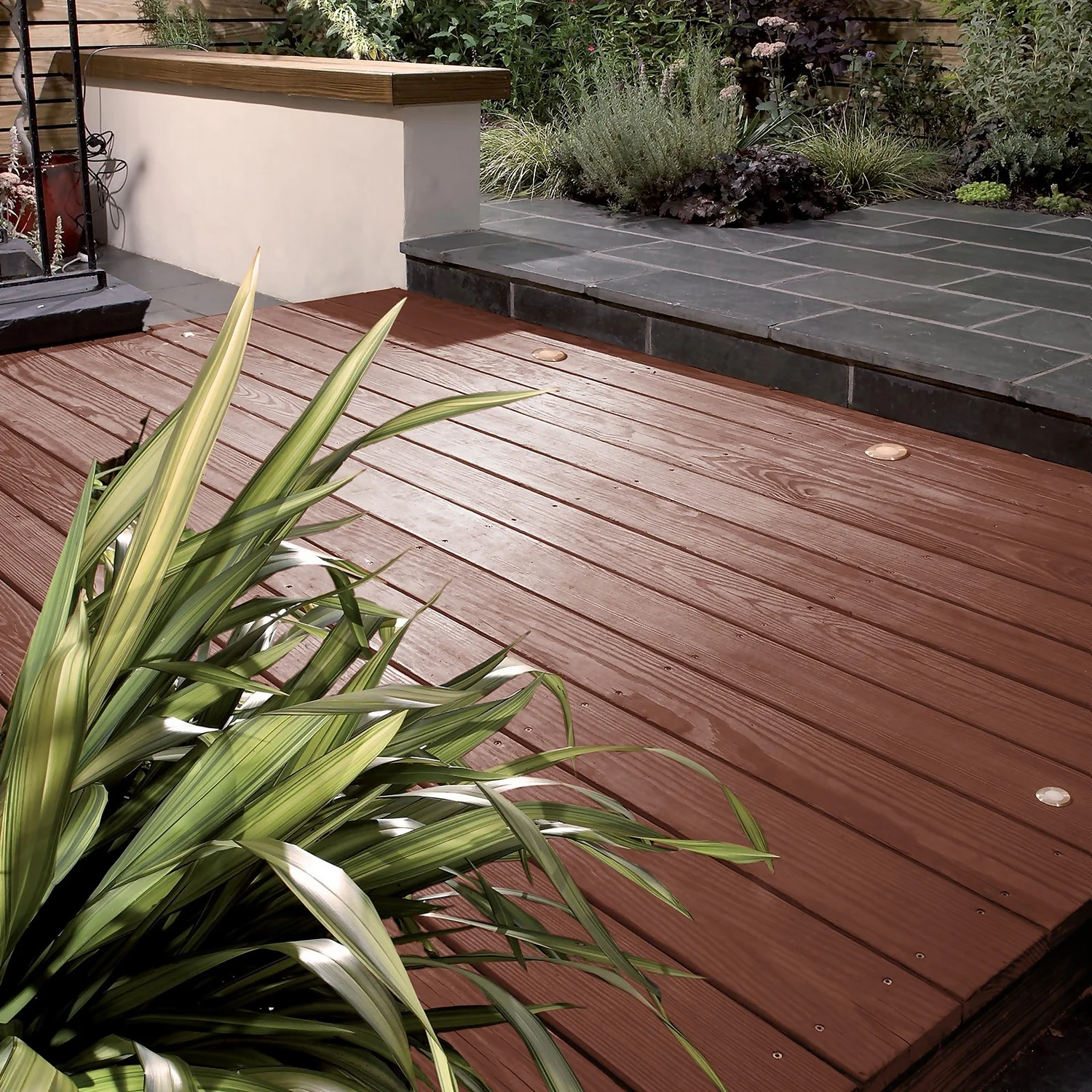 Sadolin Classic All Purpose Woodstain Teak - 2.5L 4 Sadolin Classic All Purpose Woodstain Teak - 2.5L - Image 2