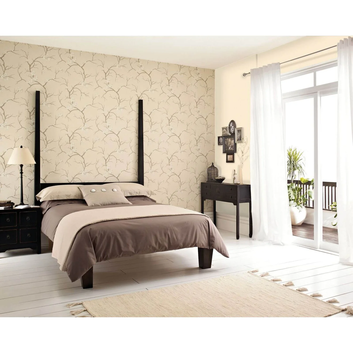 Dulux Matt Emulsion Paint Ivory Lace - 2.5L 4 Dulux Matt Emulsion Paint Ivory Lace - 2.5L - Image 2