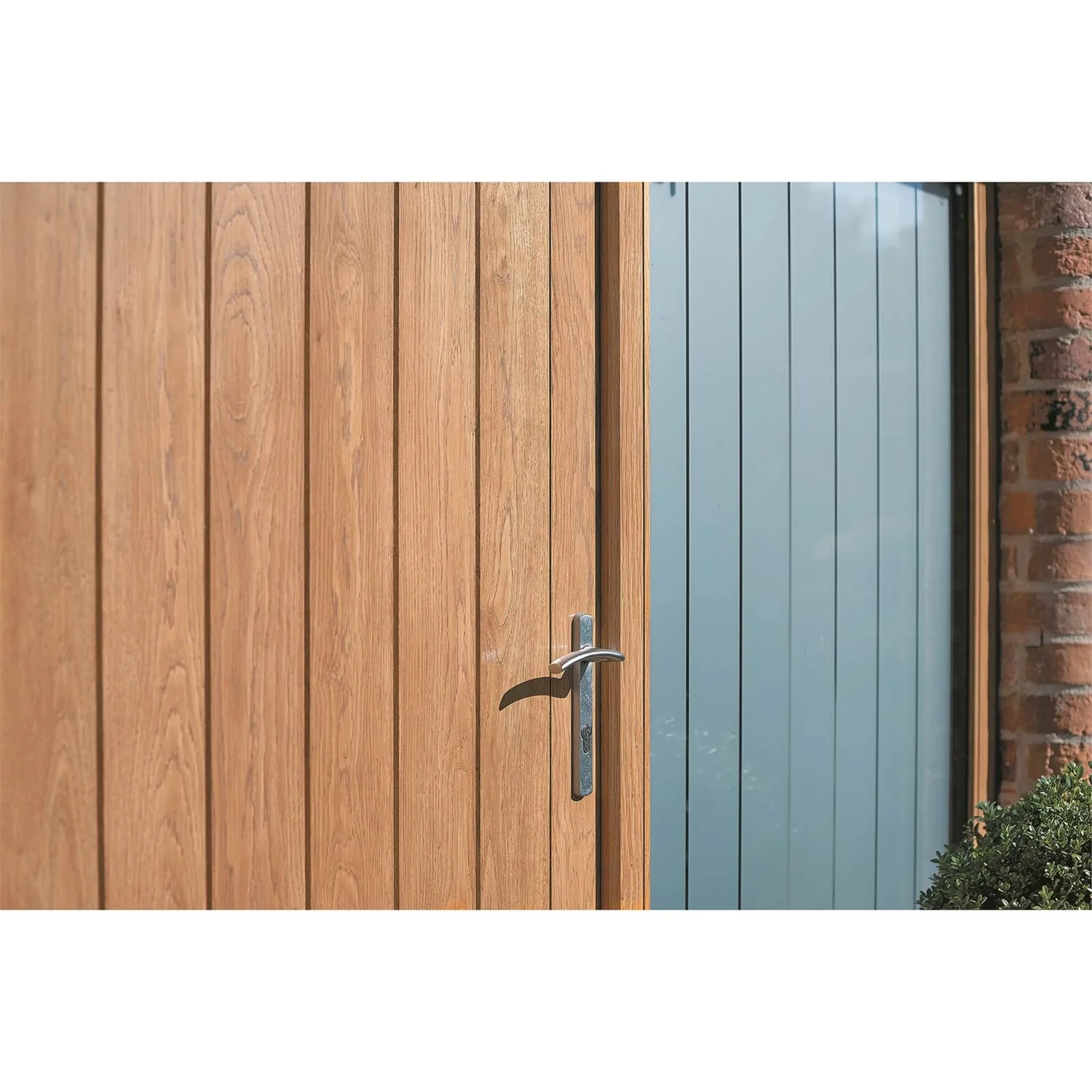 Ronseal Crystal Clear Outdoor Varnish Satin - 750ml 4 Ronseal Crystal Clear Outdoor Varnish Satin - 750ml - Image 2