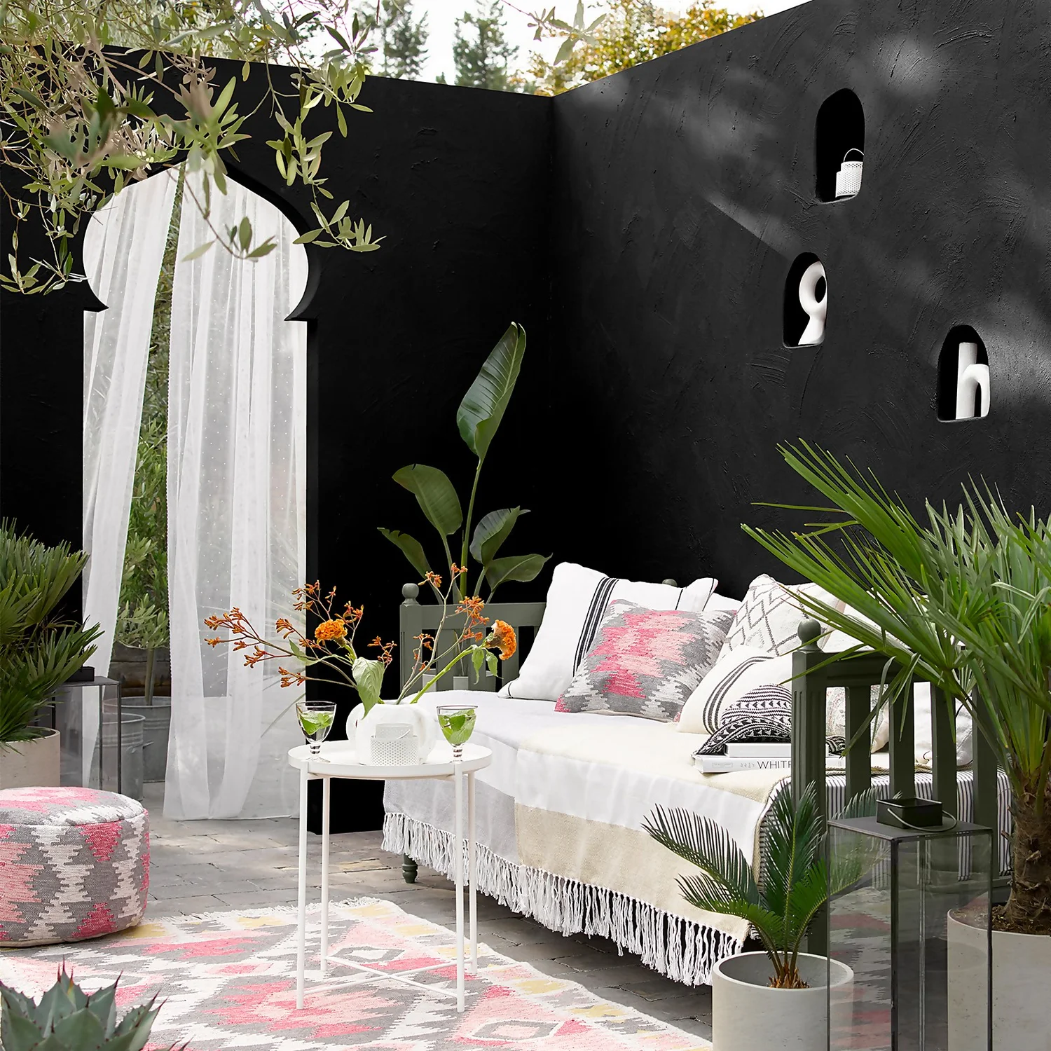 Sandtex® Ultra Smooth Masonry Paint Black - 5L 5 Sandtex® Ultra Smooth Masonry Paint Black - 5L - Image 3