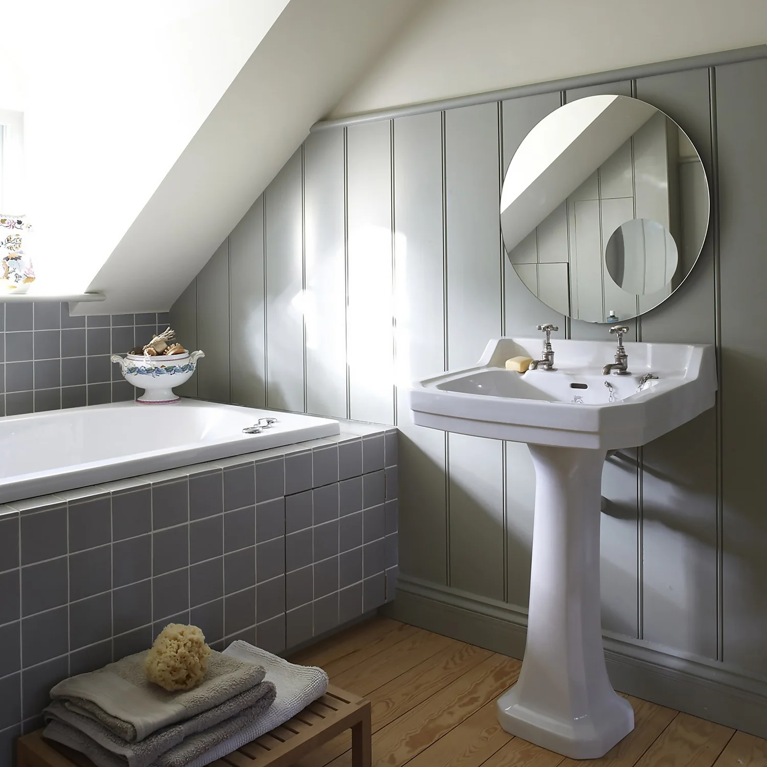 Farrow & Ball Estate Eggshell Paint Blue Gray - 2.5L 4 Farrow & Ball Estate Eggshell Paint Blue Gray - 2.5L - Image 2