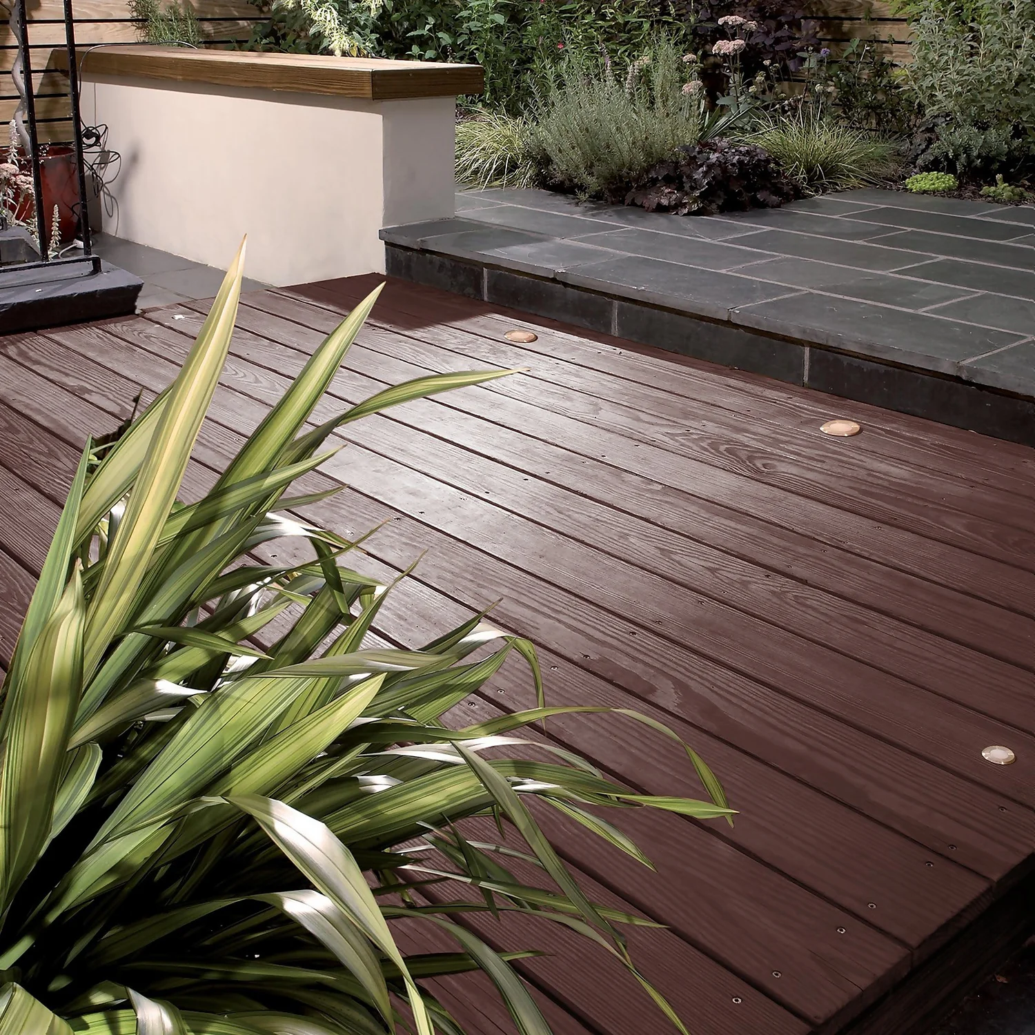 Sadolin Classic All Purpose Woodstain Rosewood - 2.5L 4 Sadolin Classic All Purpose Woodstain Rosewood - 2.5L - Image 2