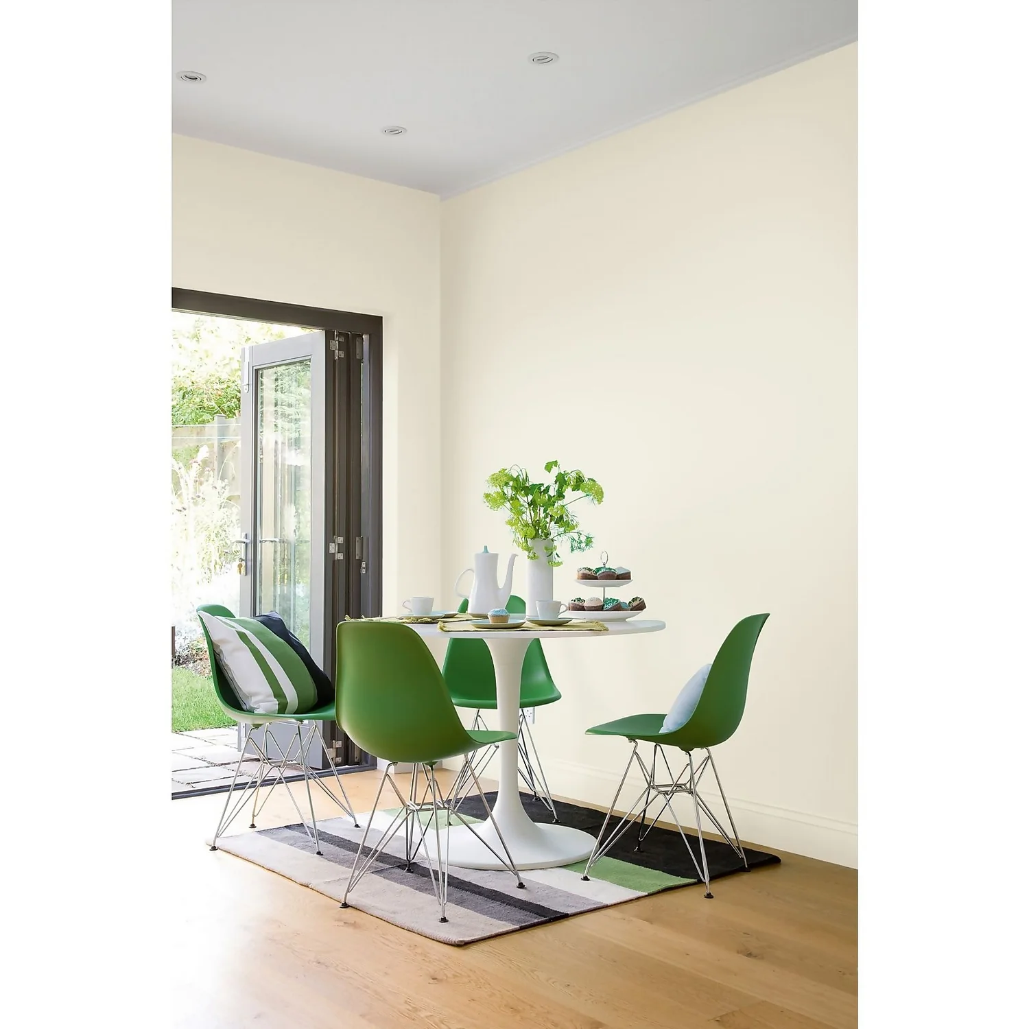 Crown Breatheasy Kitchen Matt Emulsion Paint Milk Bottle - Tester 40ml 4 Crown Breatheasy Kitchen Matt Emulsion Paint Milk Bottle - Tester 40ml - Image 2