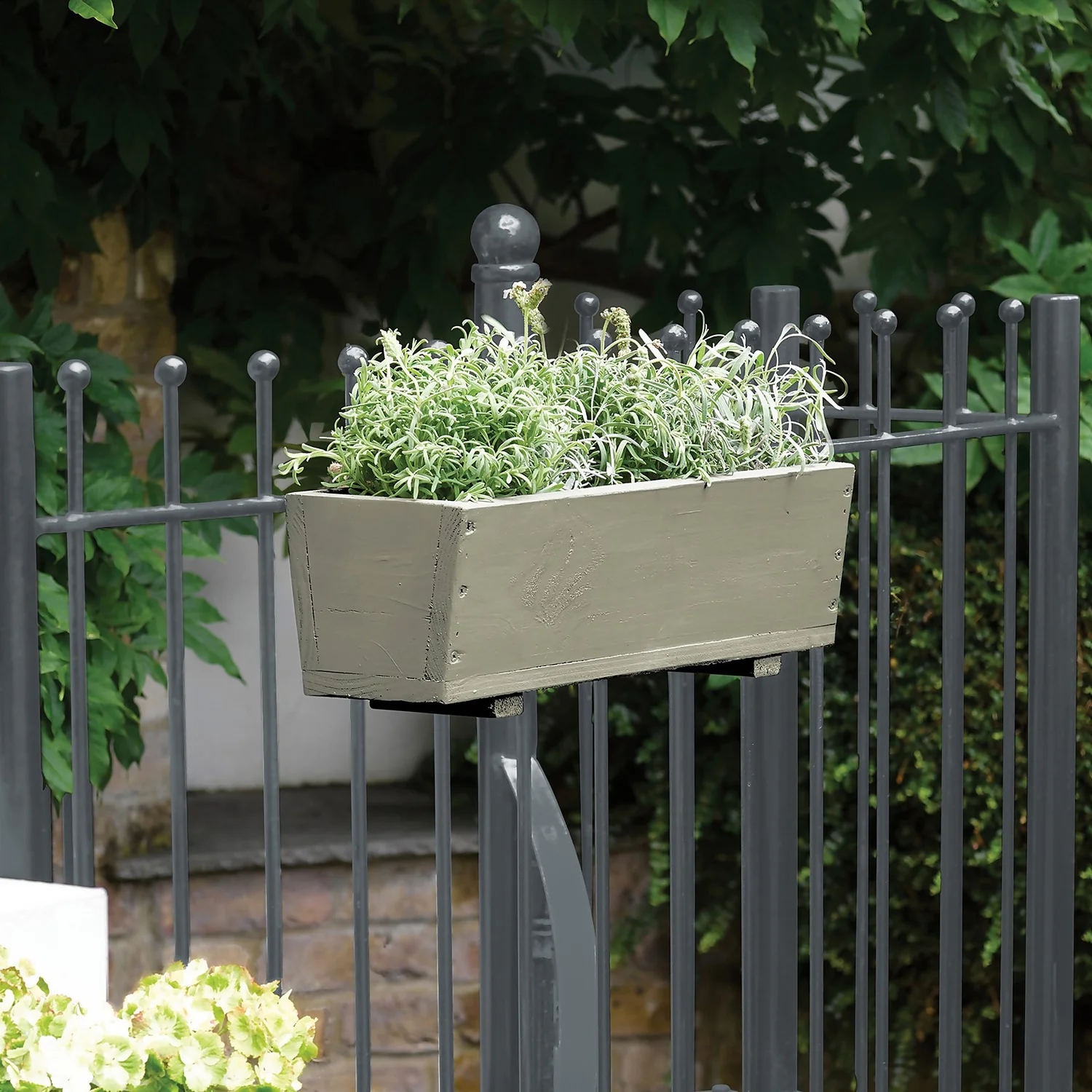 Sandtex® 10 Year Satin Paint Seclusion - 2.5L 5 Sandtex® 10 Year Satin Paint Seclusion - 2.5L - Image 3