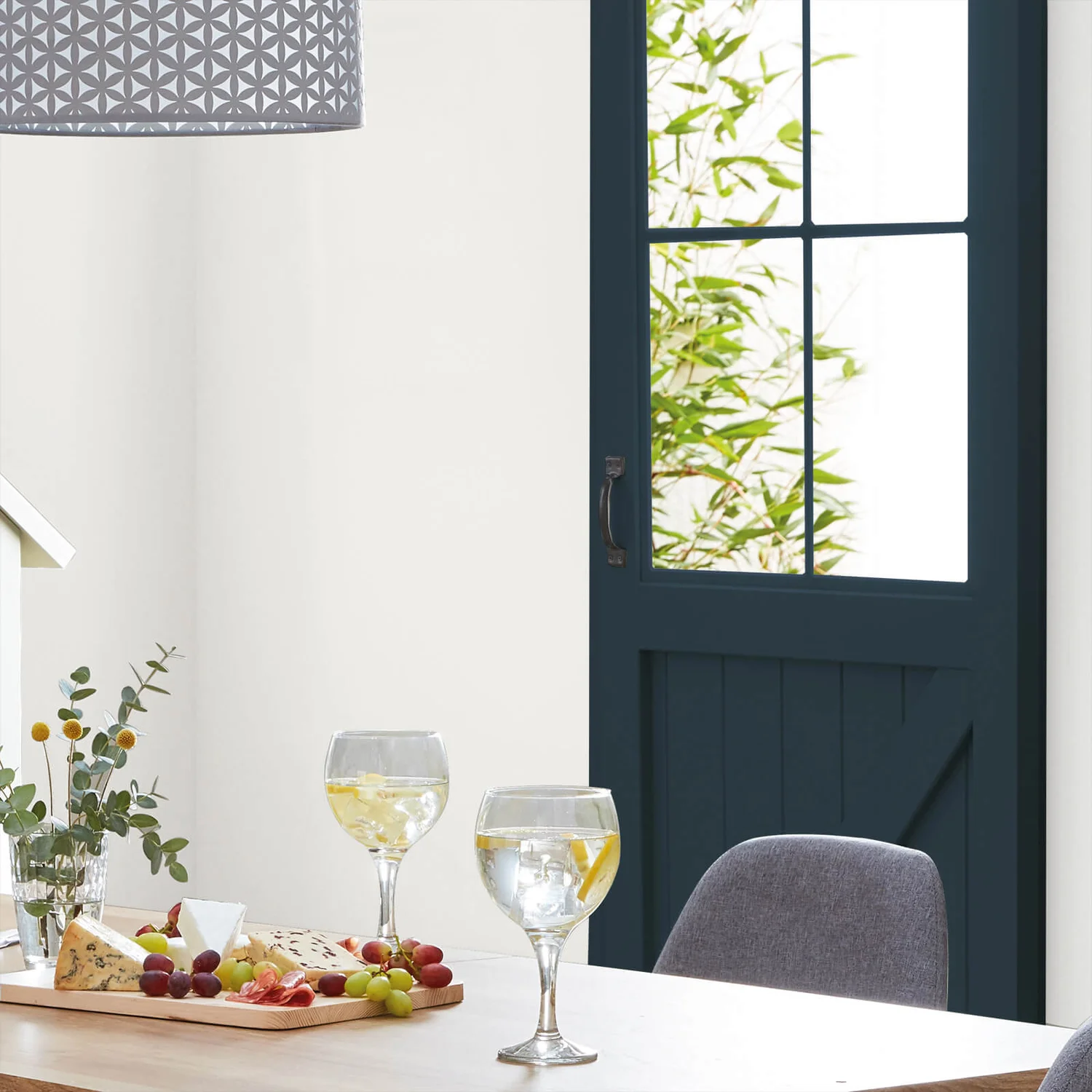 Homebase Interior Quick Dry Gloss Paint Oxford Blue - 750ml 5 Homebase Interior Quick Dry Gloss Paint Oxford Blue - 750ml - Image 3