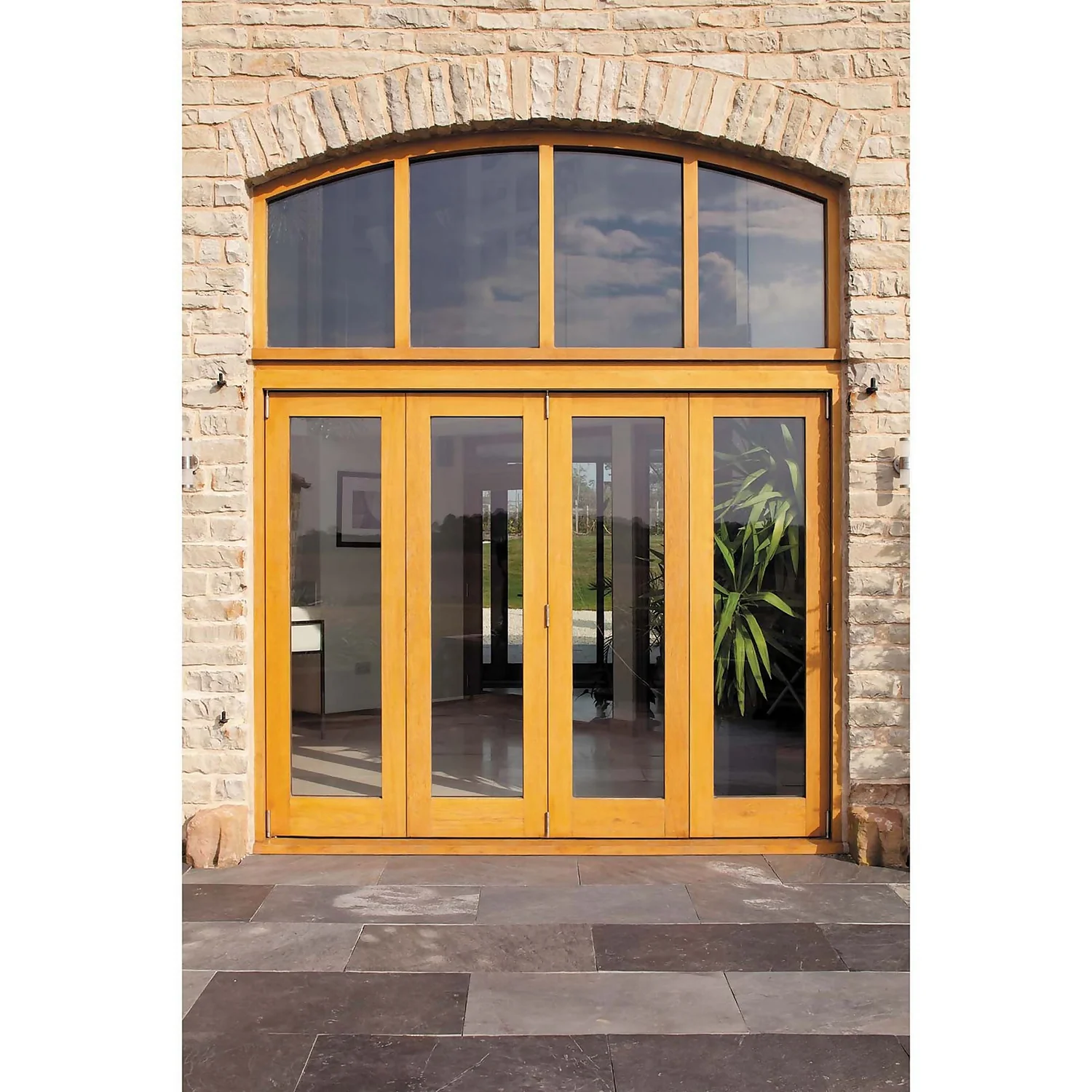 Ronseal Quick Drying Woodstain - Natural Oak Satin 2.5L 5 Ronseal Quick Drying Woodstain - Natural Oak Satin 2.5L - Image 3