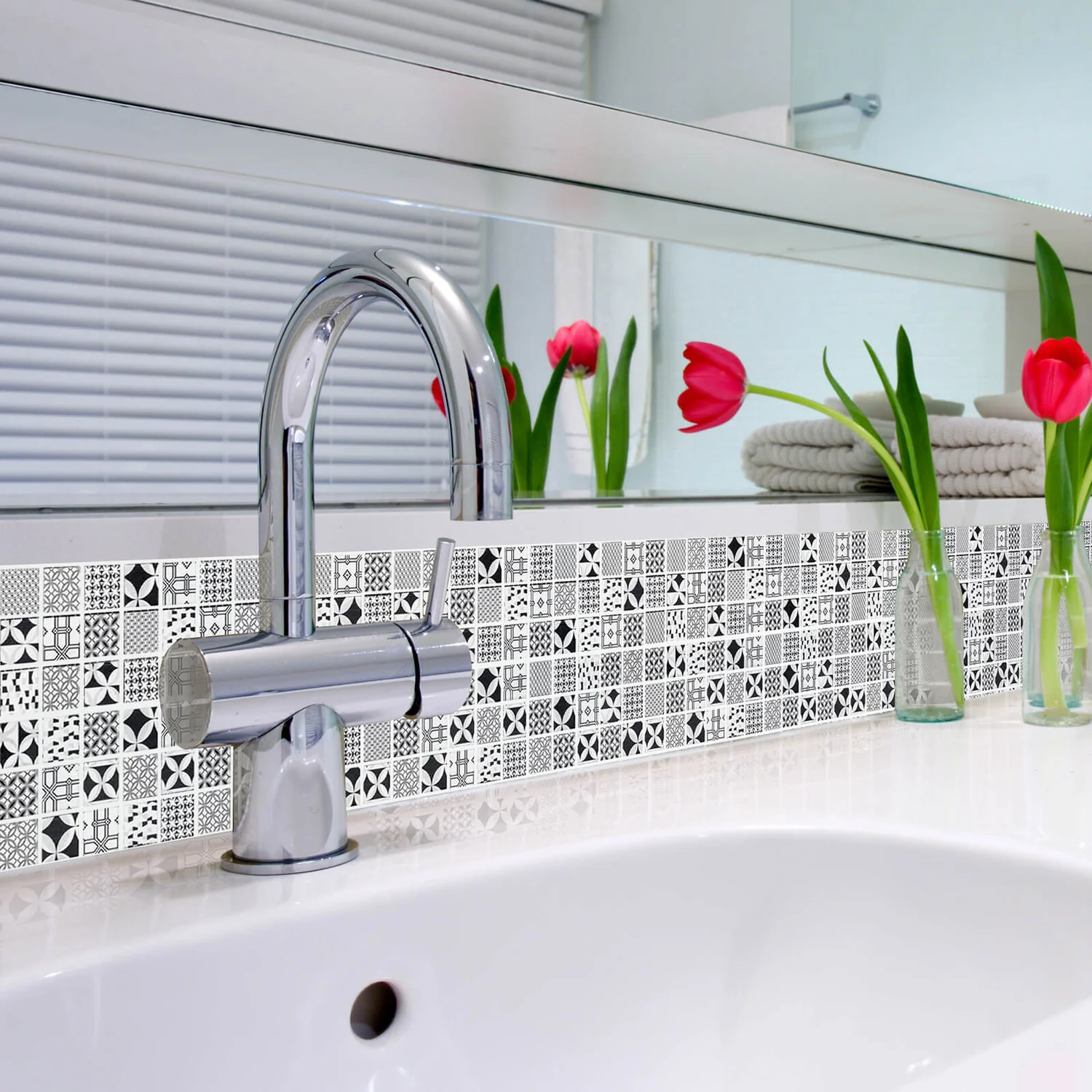 House Of Mosaics Casablanca Mono Mosaic Tile Sheet 4 House Of Mosaics Casablanca Mono Mosaic Tile Sheet - Image 2