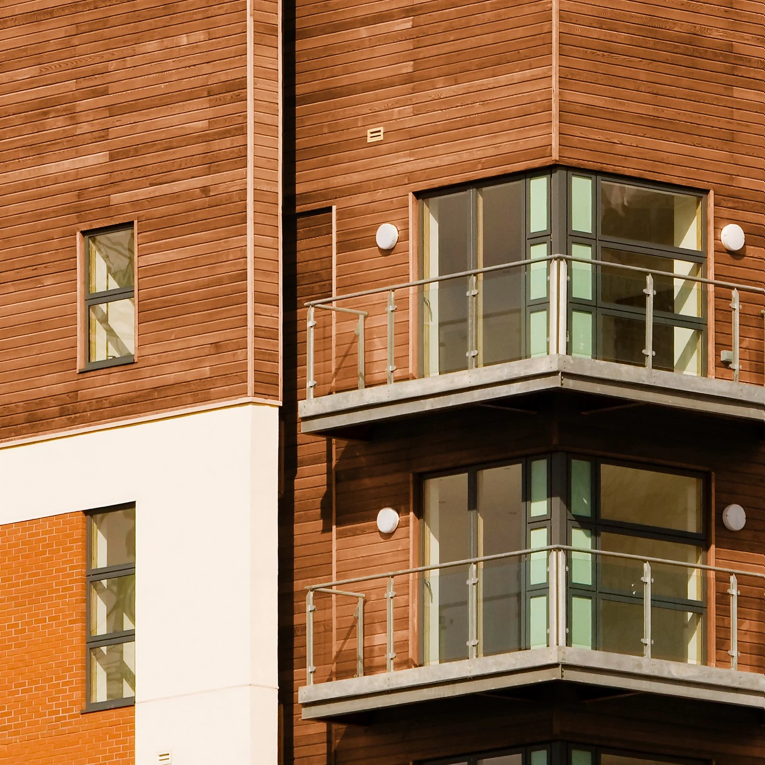 Sadolin Classic All Purpose Woodstain Antique Pine - 2.5L 7 Sadolin Classic All Purpose Woodstain Antique Pine - 2.5L - Image 5