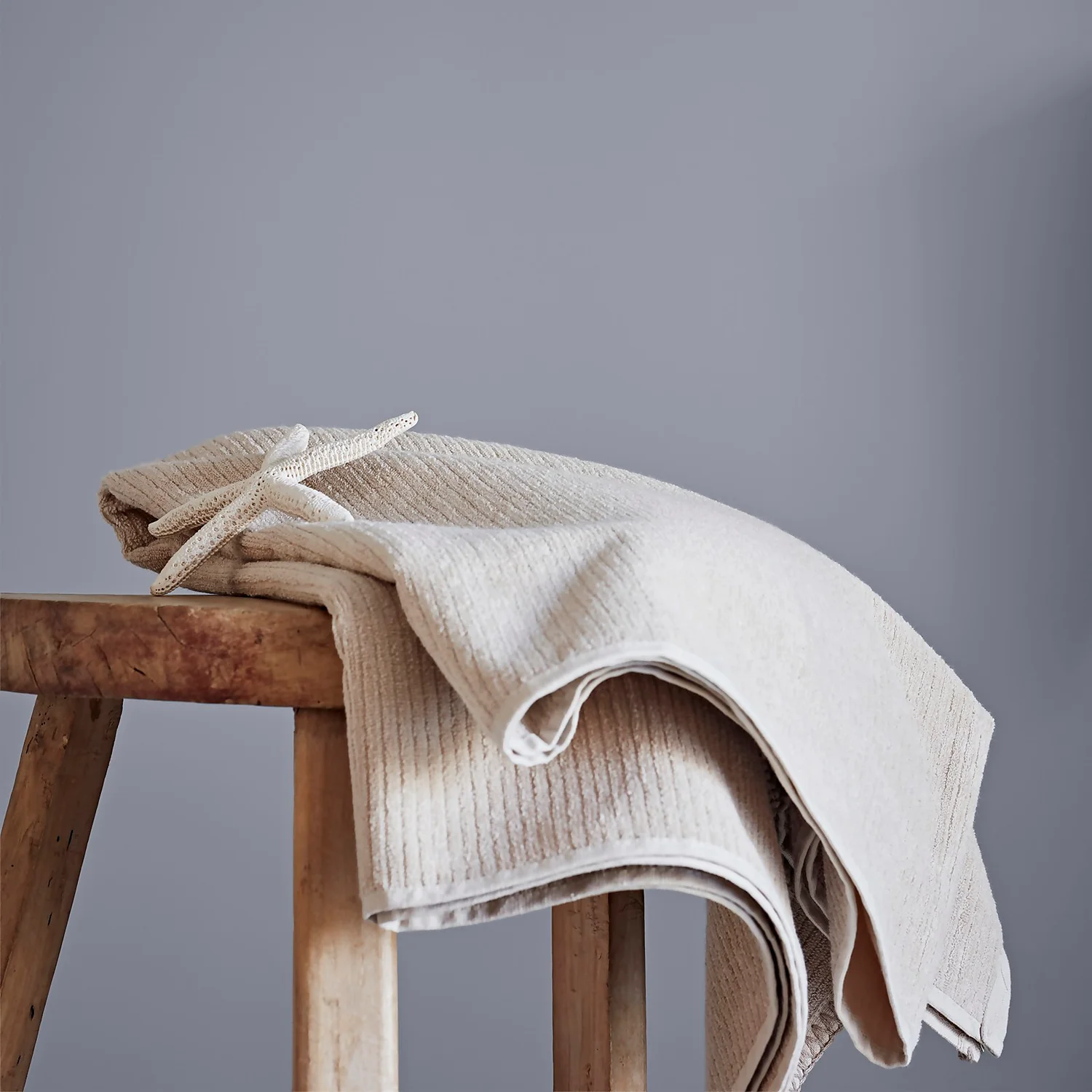 Crown Easyclean Bathroom Paint Blue Gravel - 0.04L 5 Crown Easyclean Bathroom Paint Blue Gravel - 0.04L - Image 3