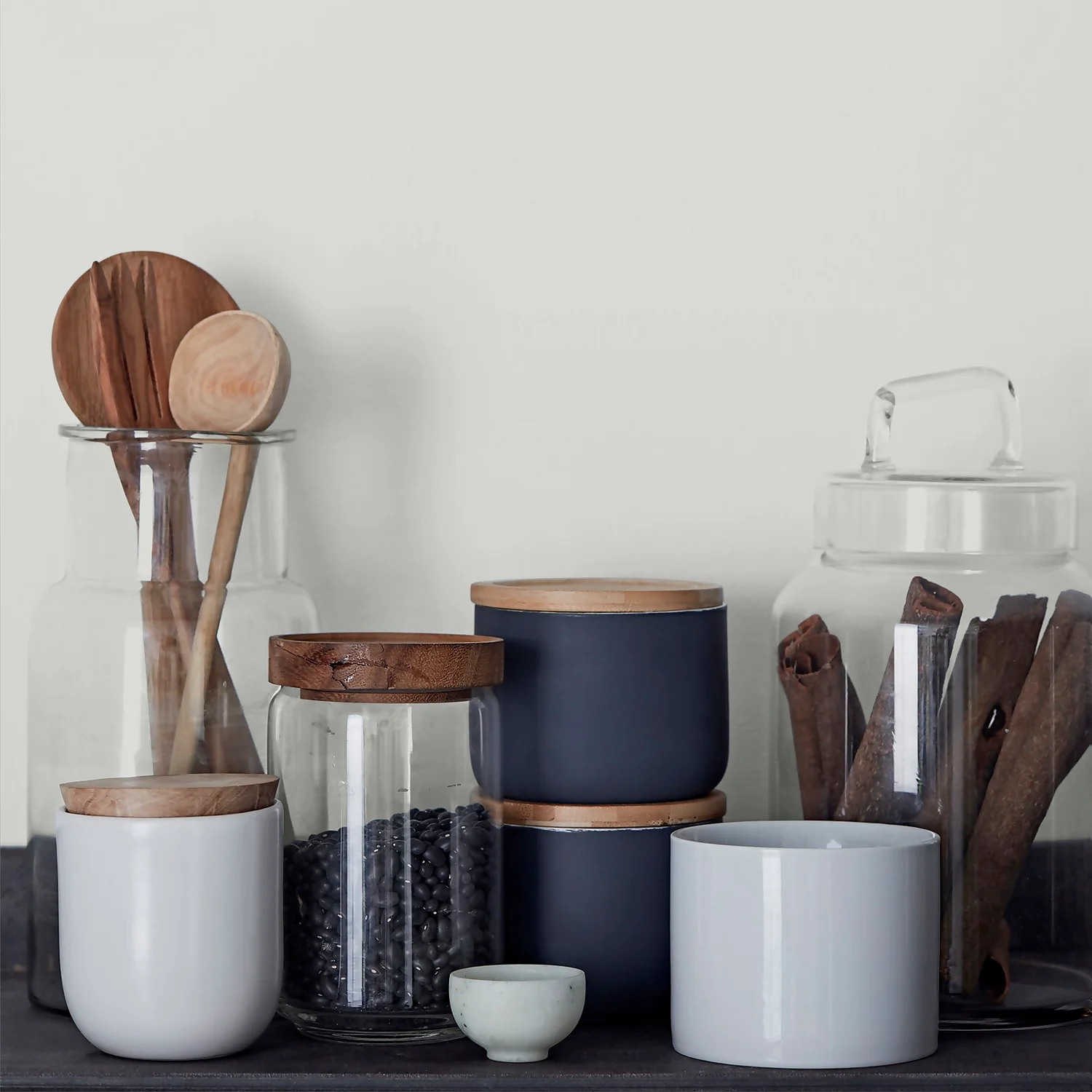 Crown Easyclean®Greaseguard+ Kitchen Matt Washable Multi Surface Paint Sugar Bowl® - 2.5L 5 Crown Easyclean®Greaseguard+ Kitchen Matt Washable Multi Surface Paint Sugar Bowl® - 2.5L - Image 3