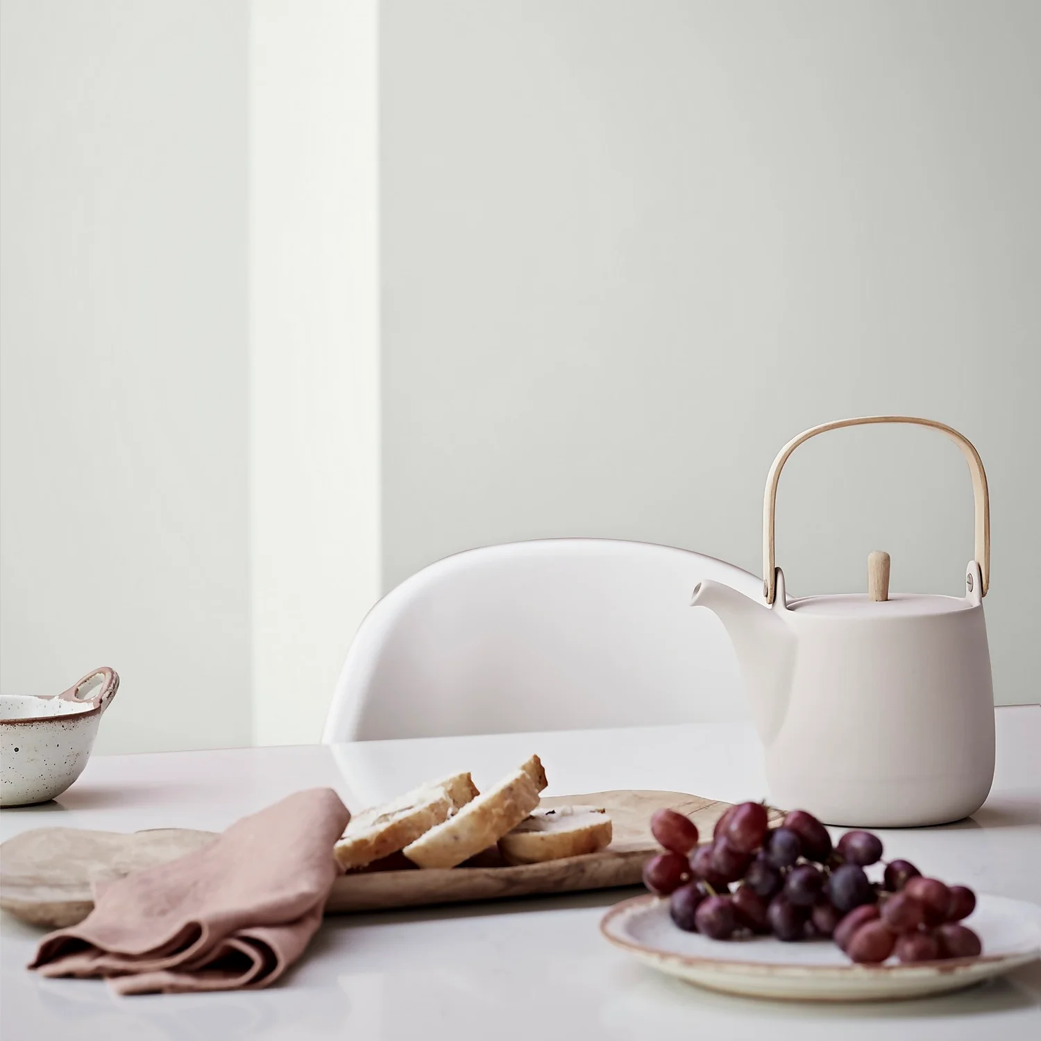 Crown Easyclean®Greaseguard+ Kitchen Matt Washable Multi Surface Paint Sugar Bowl® - 2.5L 4 Crown Easyclean®Greaseguard+ Kitchen Matt Washable Multi Surface Paint Sugar Bowl® - 2.5L - Image 2