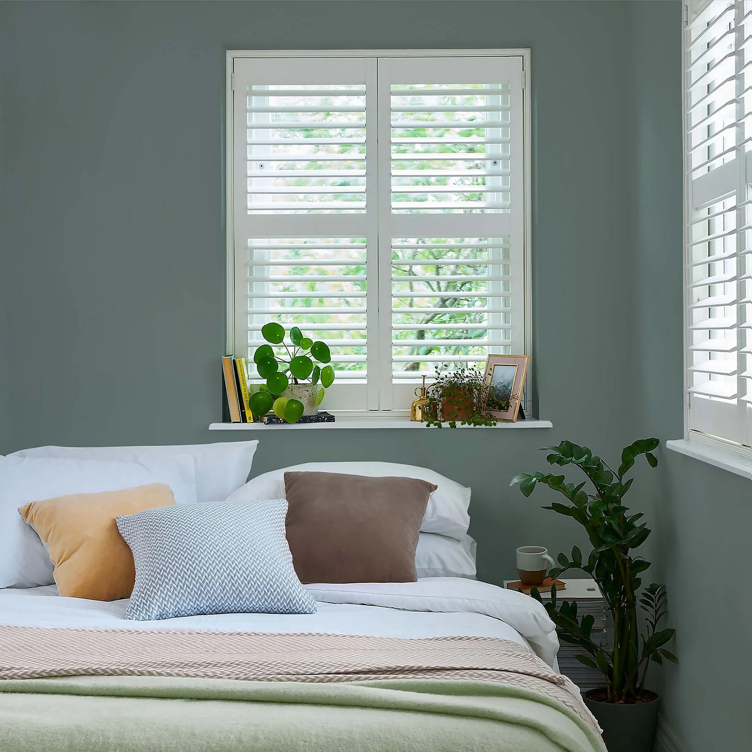 Laura Ashley Matt Emulsion Paint Fern - 5L 4 Laura Ashley Matt Emulsion Paint Fern - 5L - Image 2