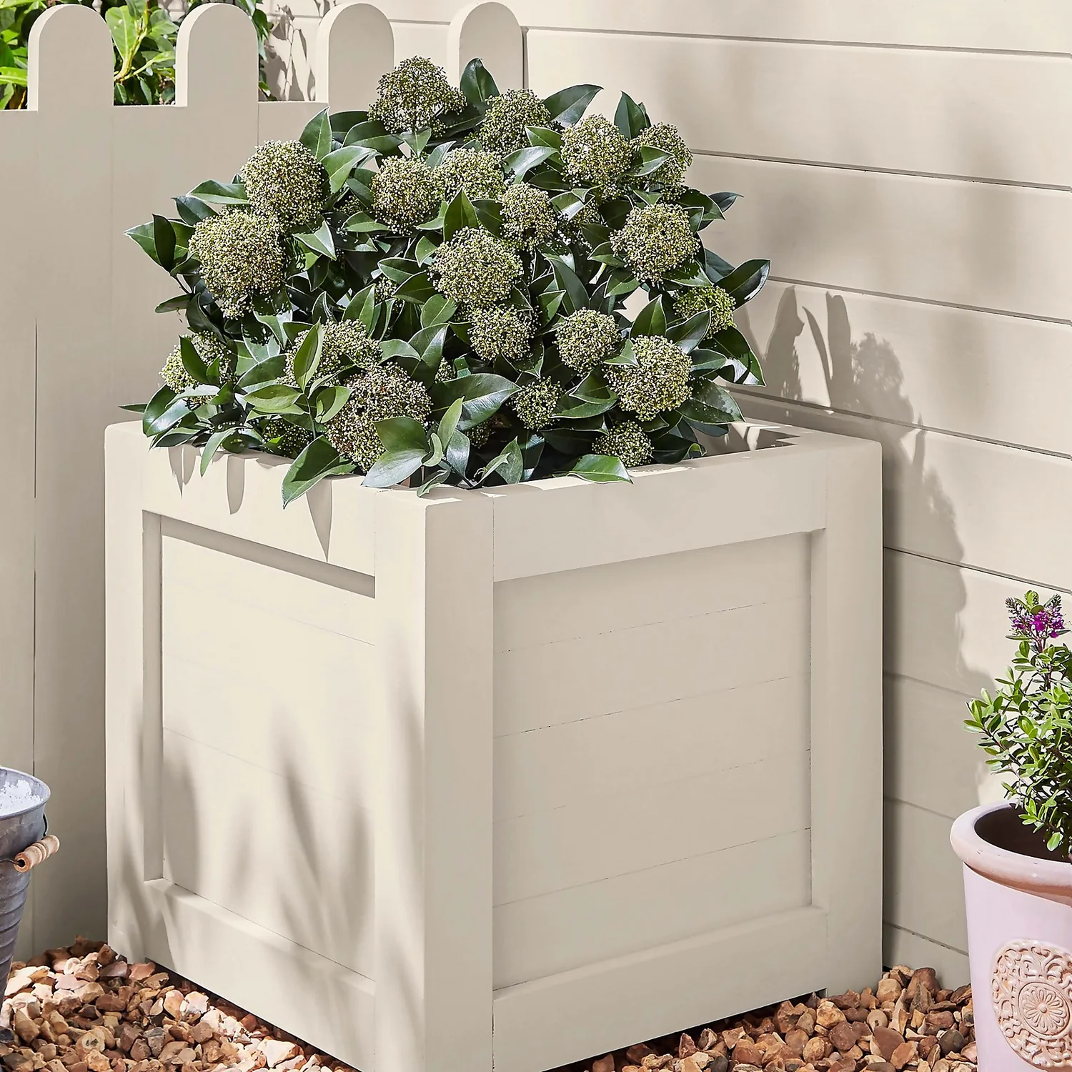 Laura Ashley Eggshell Garden Paint Cotton White - 2.5L 4 Laura Ashley Eggshell Garden Paint Cotton White - 2.5L - Image 2