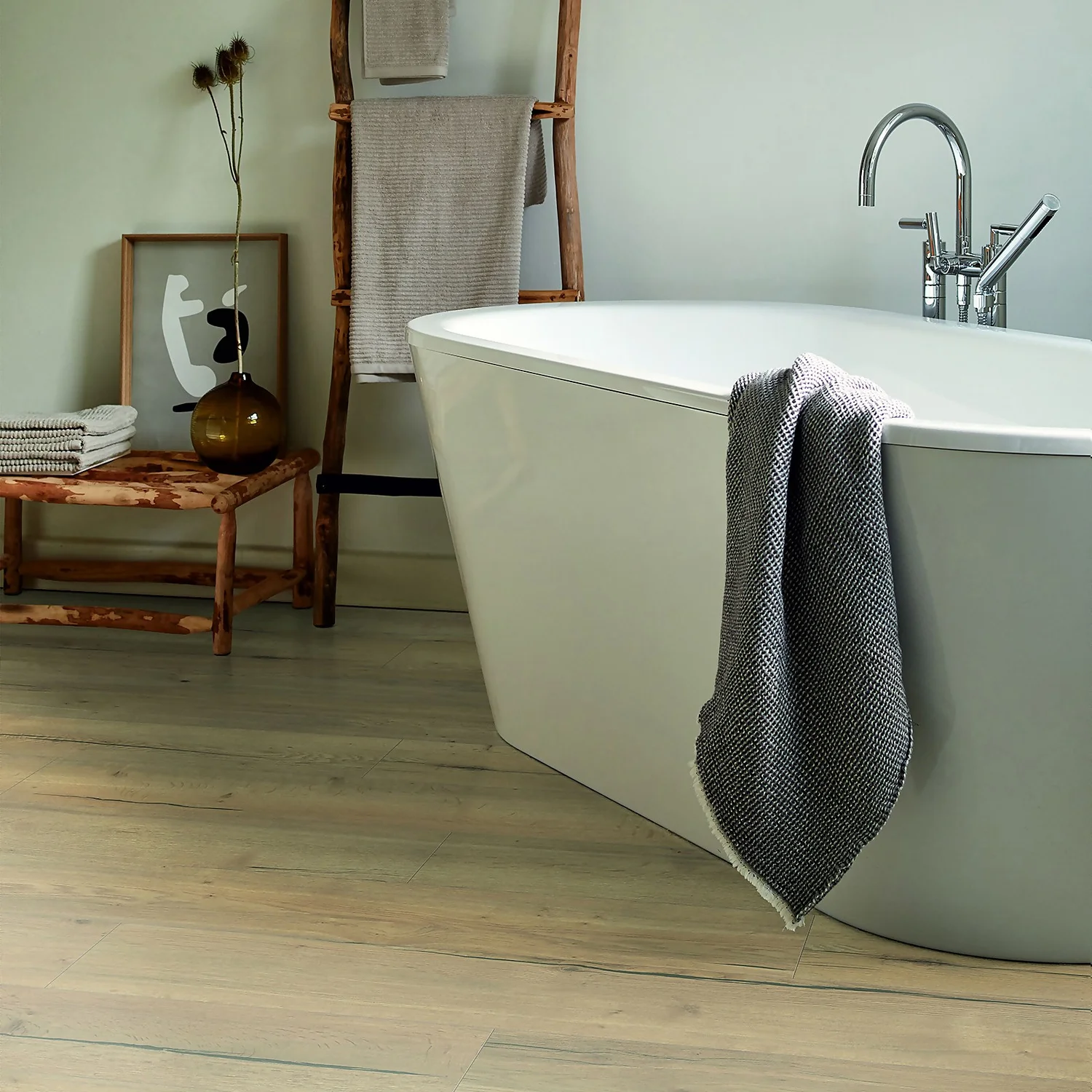 EGGER HOME Natural Creston Oak 8mm Aqua+ Laminate Flooring 3 EGGER HOME Natural Creston Oak 8mm Aqua+ Laminate Flooring